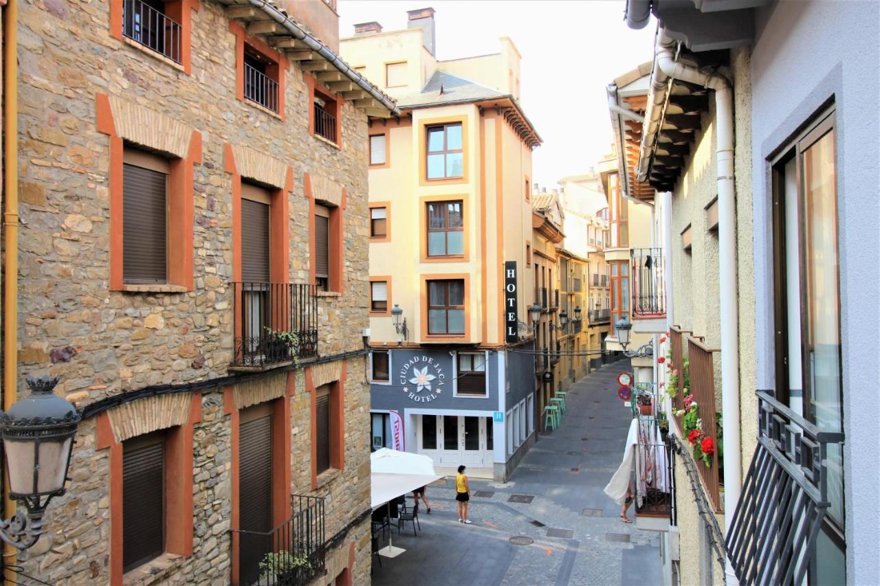 Casa Campanilla Jaca Hotel Luaran gambar